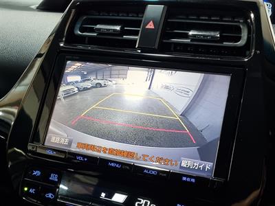 2016 Toyota Prius - Thumbnail