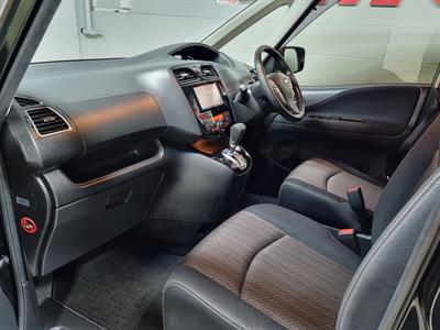 2015 Nissan Serena - Thumbnail