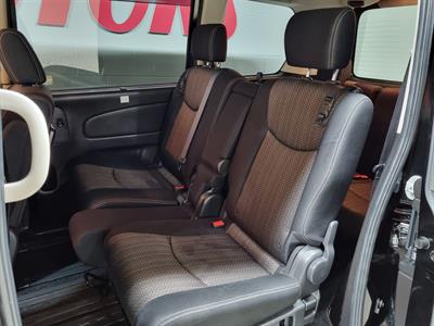 2015 Nissan Serena - Thumbnail
