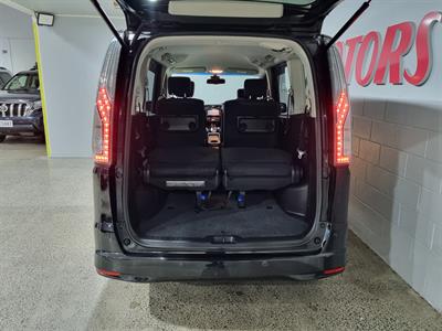2015 Nissan Serena - Thumbnail