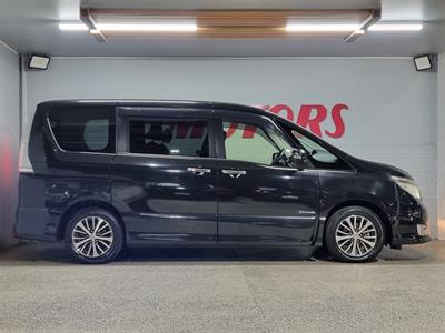2015 Nissan Serena - Thumbnail
