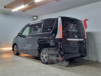 2015 Nissan Serena - Thumbnail