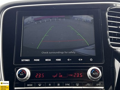 2022 Mitsubishi Outlander - Thumbnail