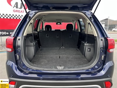 2022 Mitsubishi Outlander - Thumbnail