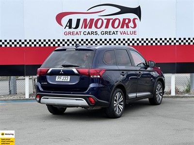 2022 Mitsubishi Outlander - Thumbnail