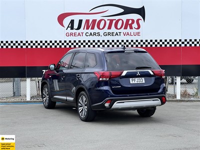 2022 Mitsubishi Outlander - Thumbnail