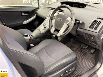 2012 Toyota Prius - Thumbnail