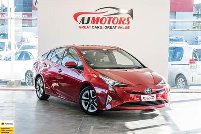 2018 Toyota Prius - Thumbnail