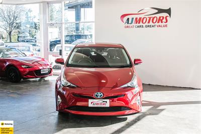 2018 Toyota Prius - Thumbnail