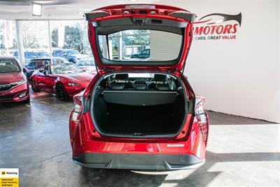2018 Toyota Prius - Thumbnail