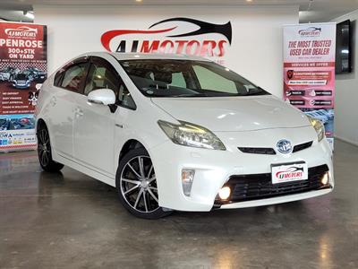 2013 Toyota Prius - Thumbnail