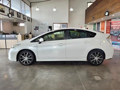 2013 Toyota Prius - Thumbnail