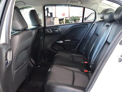 2015 Honda Grace - Thumbnail