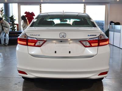 2015 Honda Grace - Thumbnail