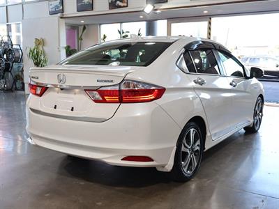 2015 Honda Grace - Thumbnail