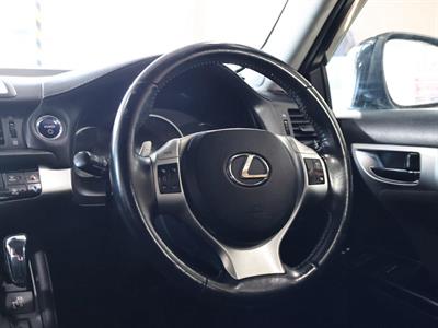 2011 Lexus CT 200h - Thumbnail