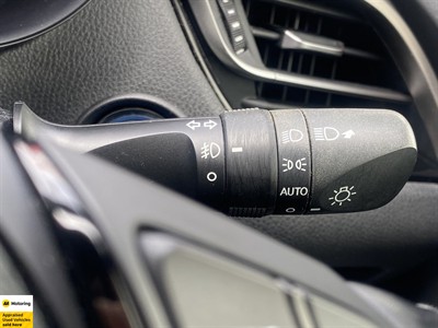 2019 Toyota C-HR - Thumbnail