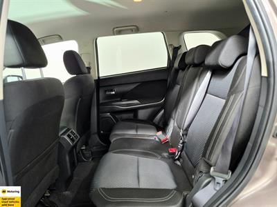 2022 Mitsubishi Outlander - Thumbnail