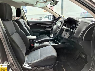 2022 Mitsubishi Outlander - Thumbnail