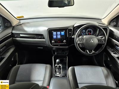 2022 Mitsubishi Outlander - Thumbnail