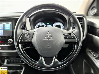 2022 Mitsubishi Outlander - Thumbnail