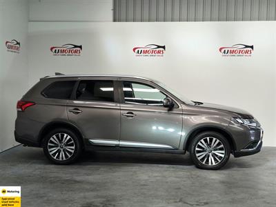 2022 Mitsubishi Outlander - Thumbnail