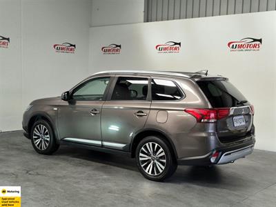 2022 Mitsubishi Outlander - Thumbnail