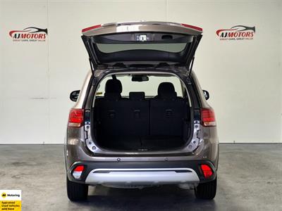 2022 Mitsubishi Outlander - Thumbnail