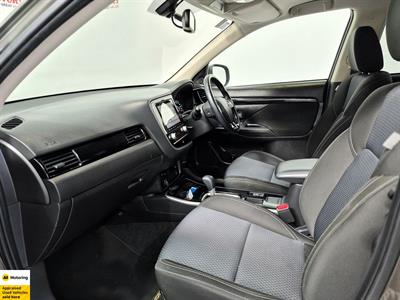 2022 Mitsubishi Outlander - Thumbnail