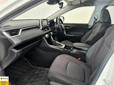 2020 Toyota RAV4 - Thumbnail