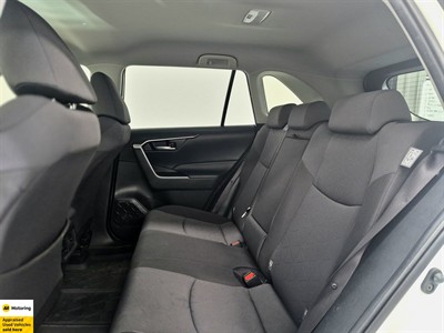 2020 Toyota RAV4 - Thumbnail