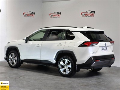 2020 Toyota RAV4 - Thumbnail