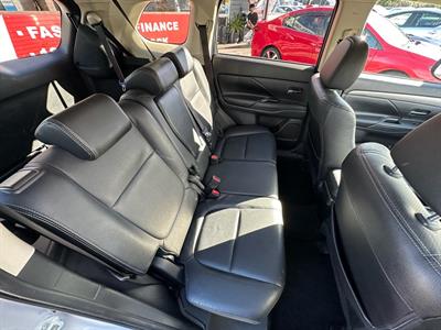 2014 Mitsubishi Outlander - Thumbnail