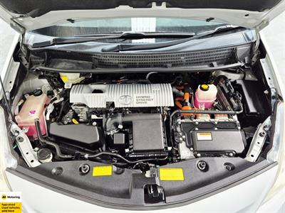 2013 Toyota Prius - Thumbnail