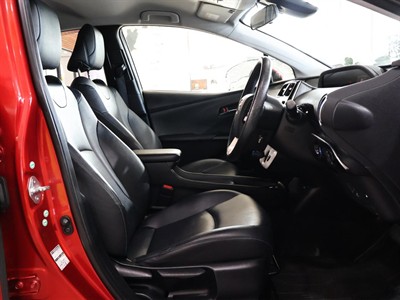 2016 Toyota Prius - Thumbnail