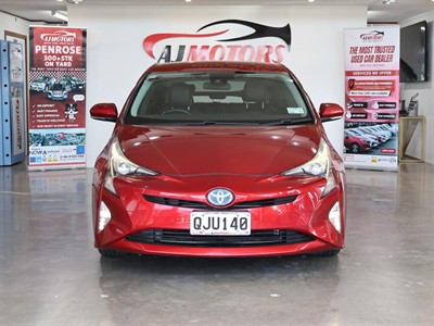 2016 Toyota Prius - Thumbnail