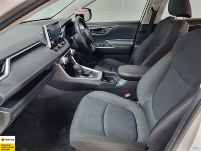 2021 Toyota RAV4 - Thumbnail