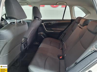 2021 Toyota RAV4 - Thumbnail