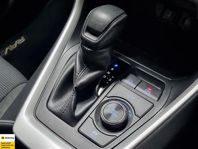 2021 Toyota RAV4 - Thumbnail