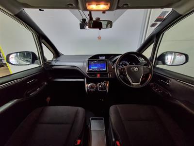 2015 Toyota Esquire - Thumbnail