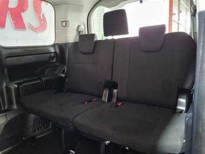 2015 Toyota Esquire - Thumbnail