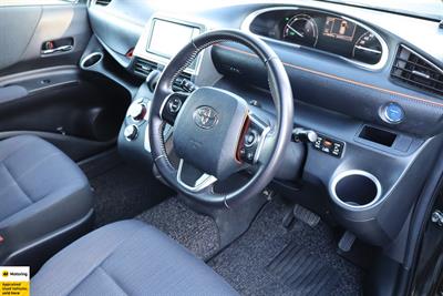 2016 Toyota Sienta - Thumbnail