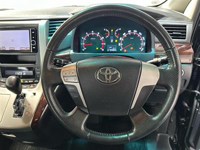 2013 Toyota Vellfire - Thumbnail