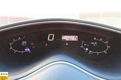 2015 Nissan serena - Thumbnail