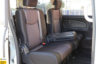 2015 Nissan serena - Thumbnail