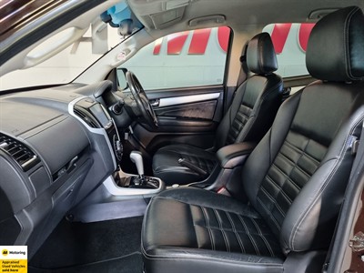 2017 Isuzu MU-X - Thumbnail