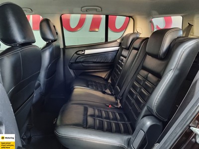 2017 Isuzu MU-X - Thumbnail