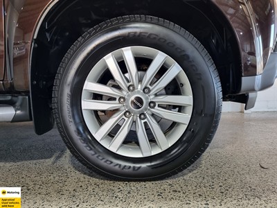 2017 Isuzu MU-X - Thumbnail