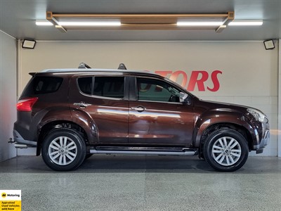 2017 Isuzu MU-X - Thumbnail