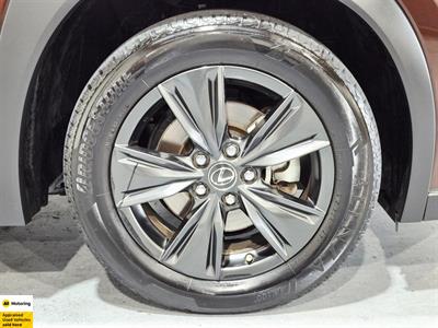 2019 Lexus UX 250h - Thumbnail